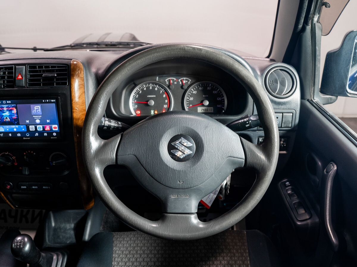 Suzuki Jimny 2011 - фото автомобиля