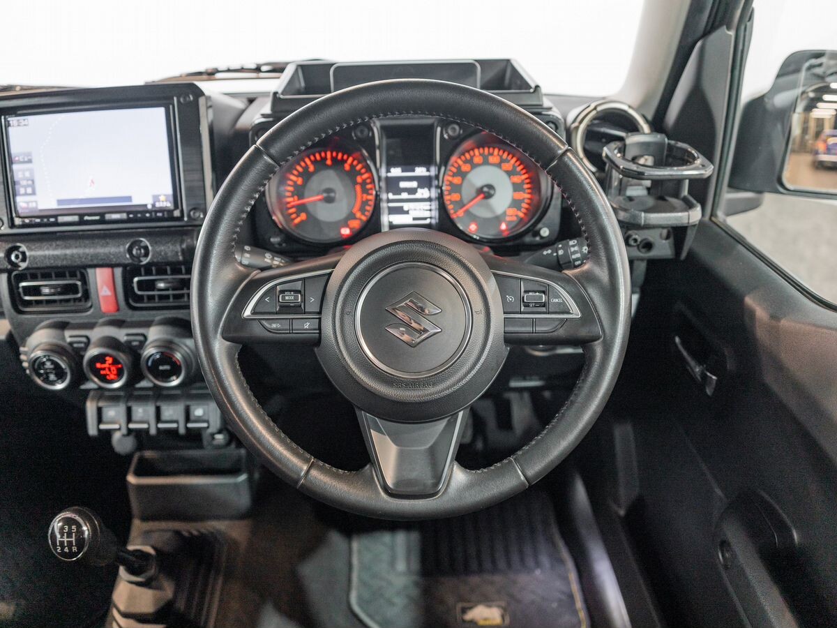 Suzuki Jimny Sierra 2019 - фото автомобиля