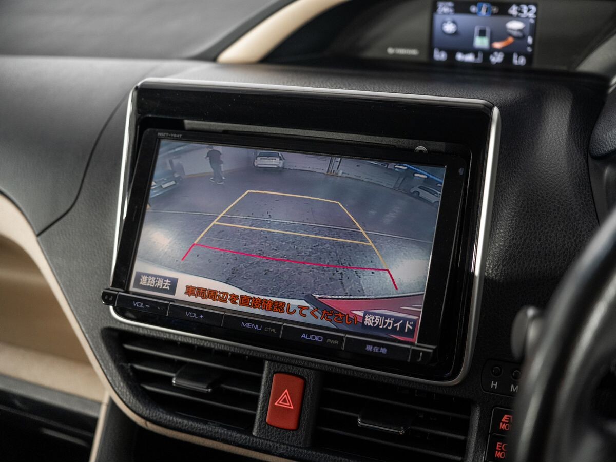 Toyota Noah 2014 - фото автомобиля