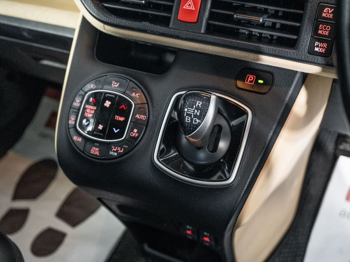 Toyota Noah 2014 - фото автомобиля