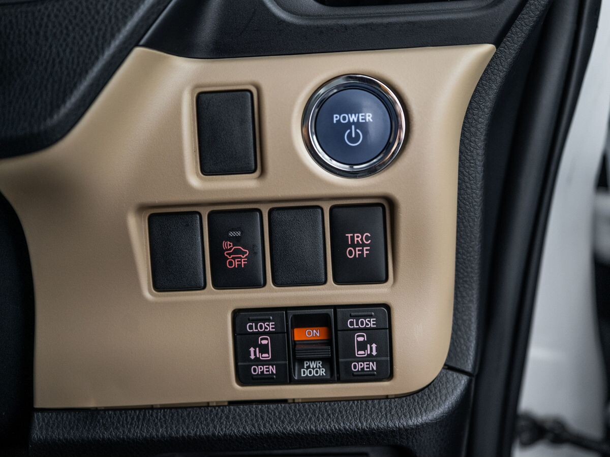 Toyota Noah 2014 - фото автомобиля