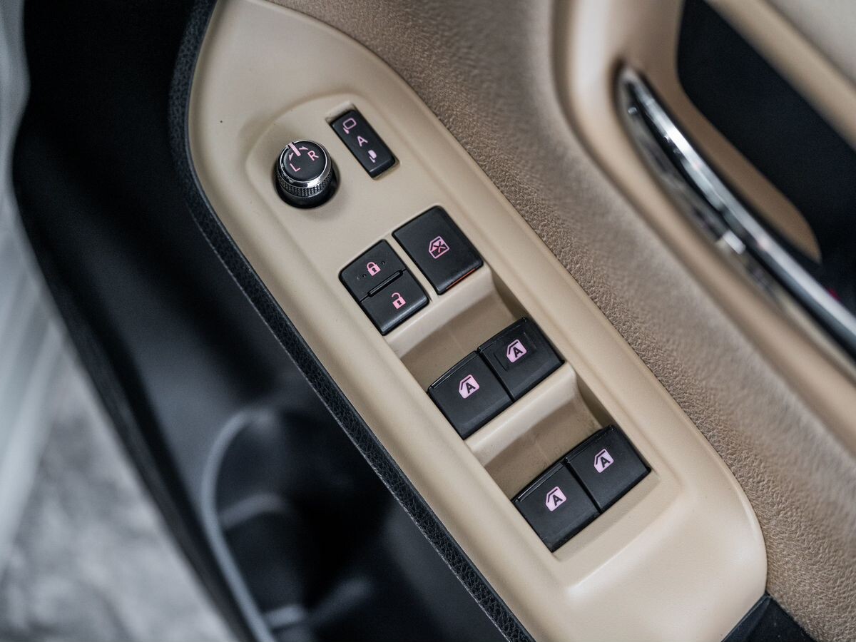 Toyota Noah 2014 - фото автомобиля