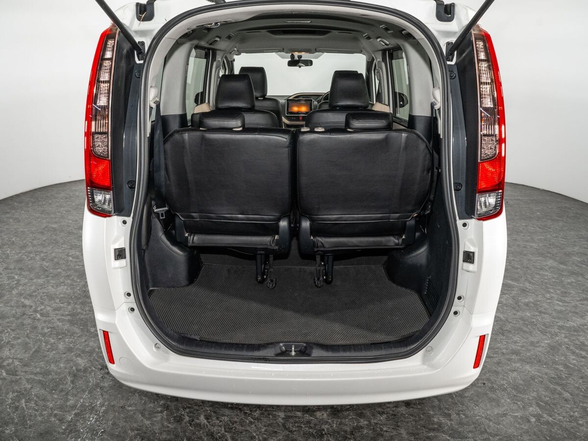 Toyota Noah 2014 - фото автомобиля