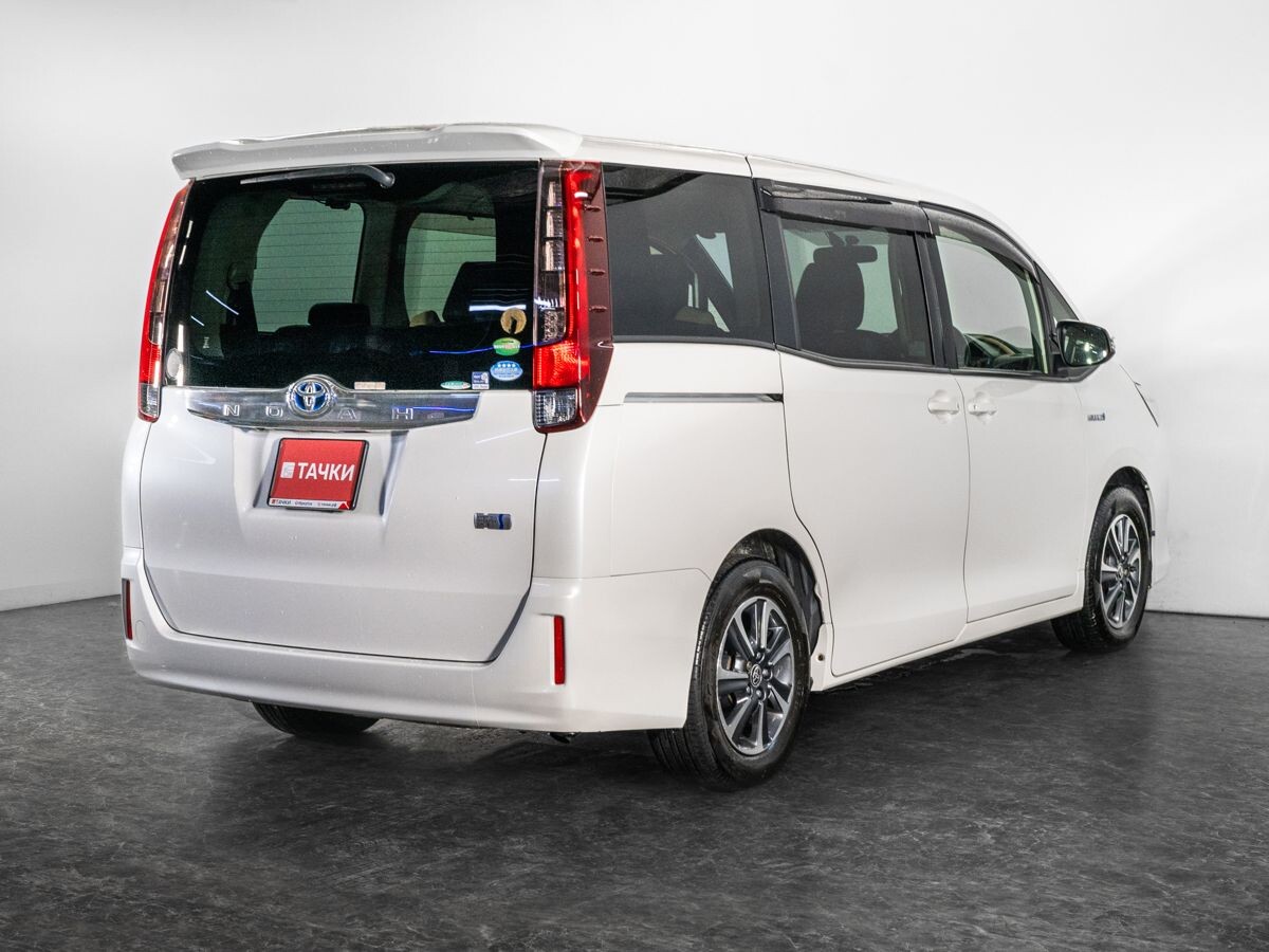 Toyota Noah 2014 - фото автомобиля