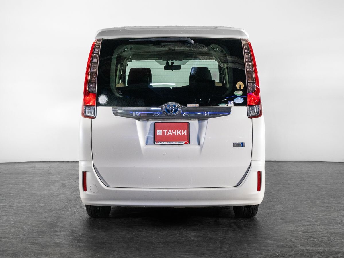 Toyota Noah 2014 - фото автомобиля