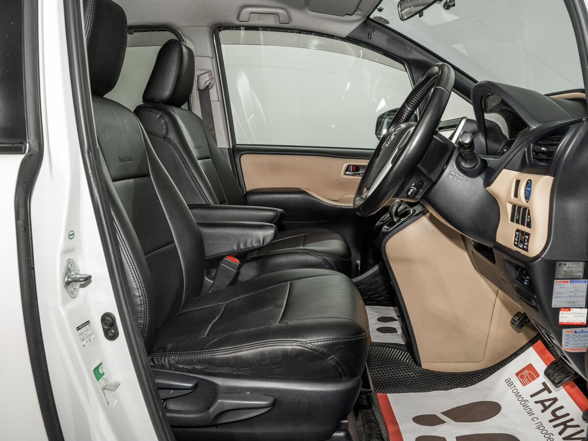 Toyota Noah 2014 - фото автомобиля