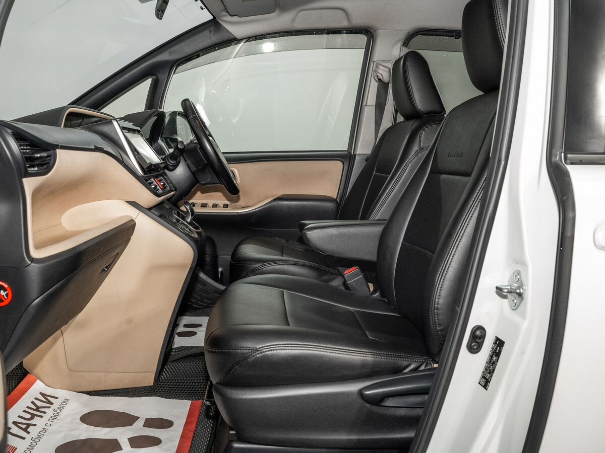 Toyota Noah 2014 - фото автомобиля