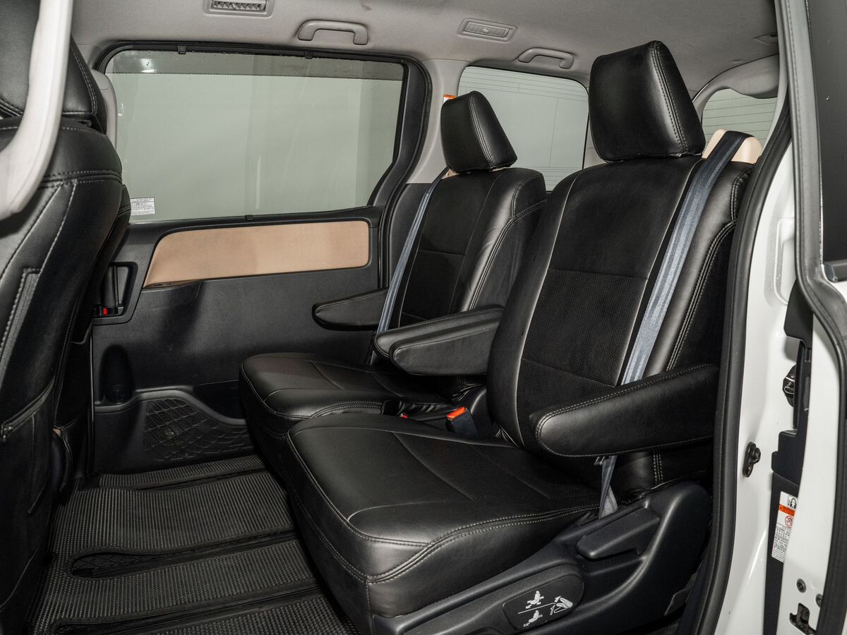 Toyota Noah 2014 - фото автомобиля