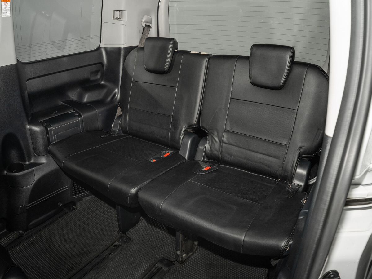 Toyota Noah 2014 - фото автомобиля