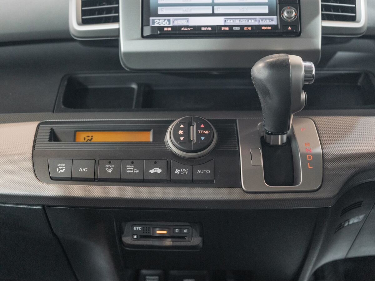 Honda Freed 2012 - фото автомобиля