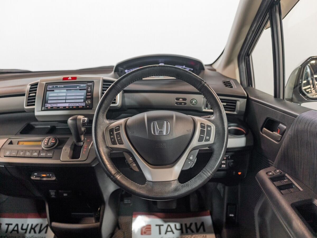 Honda Freed 2012 - фото автомобиля