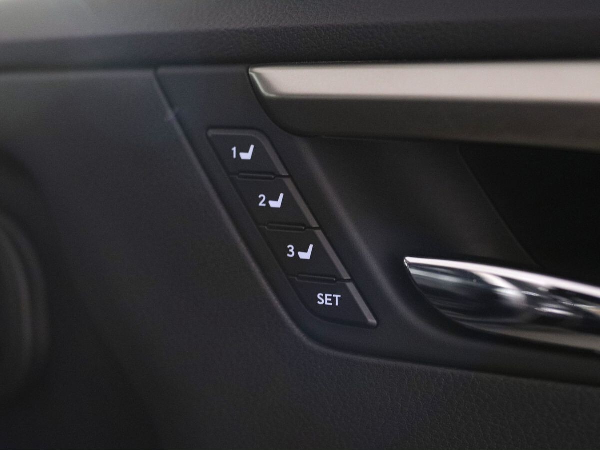 Lexus RX300 2019 - фото автомобиля