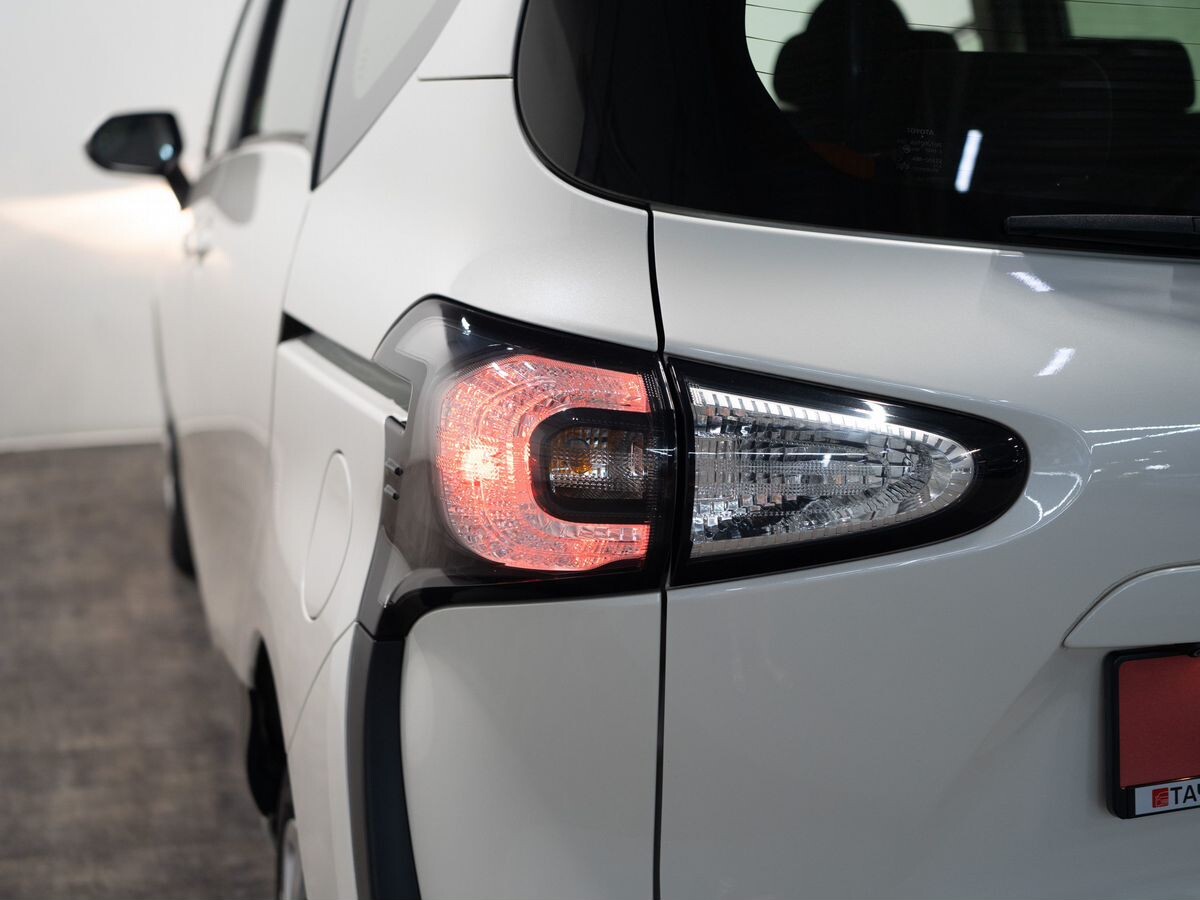Toyota Sienta 2016 - фото автомобиля