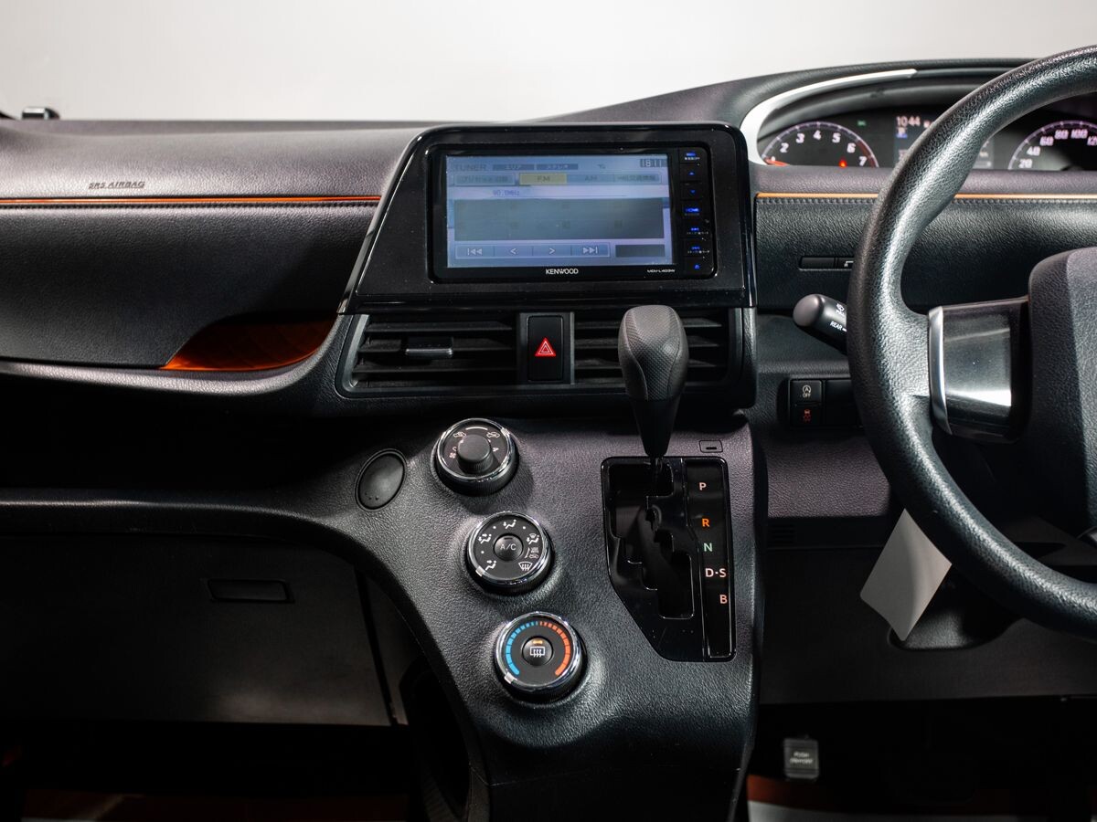 Toyota Sienta 2016 - фото автомобиля