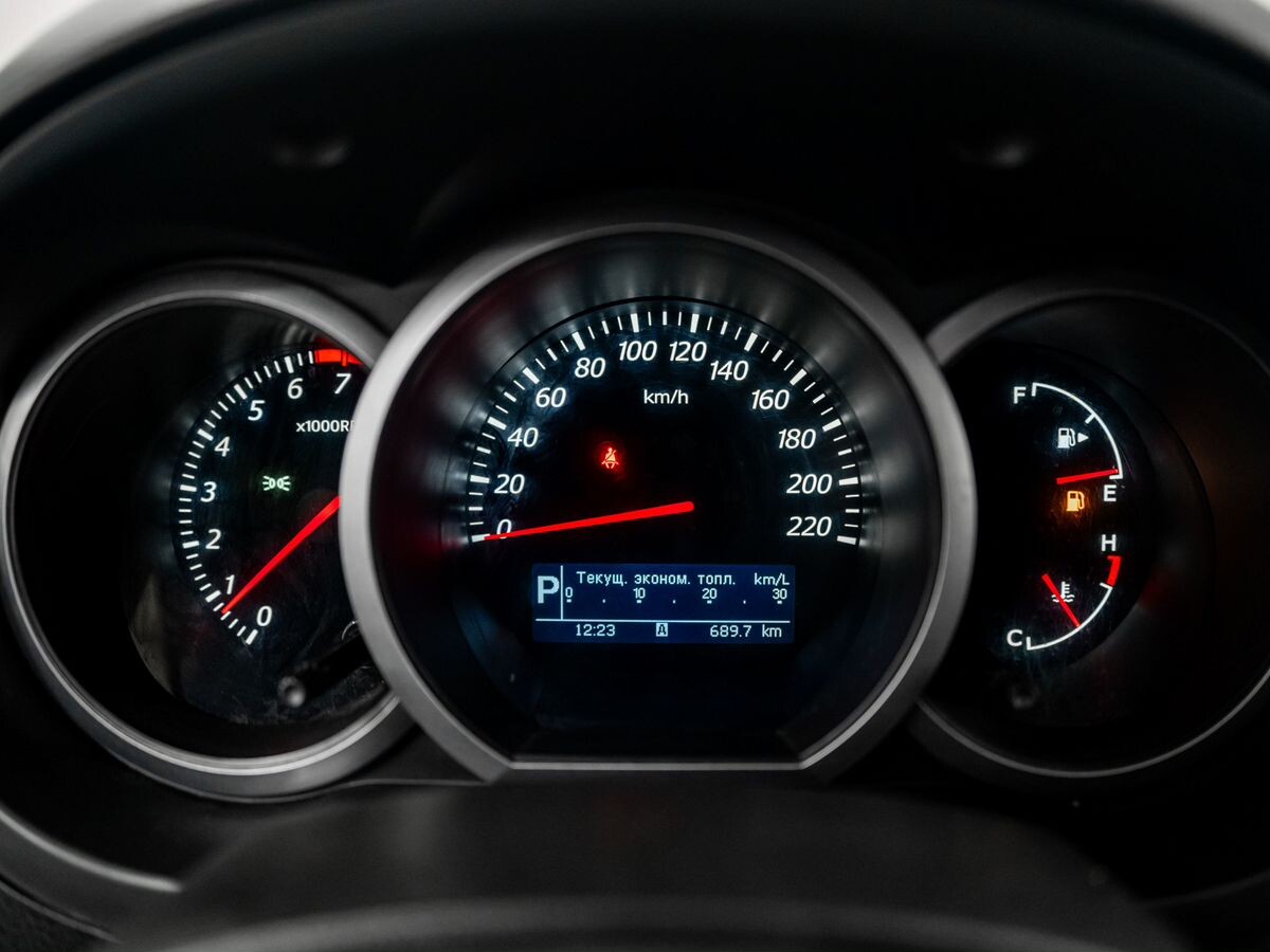 Suzuki Grand Vitara 2011 - фото автомобиля