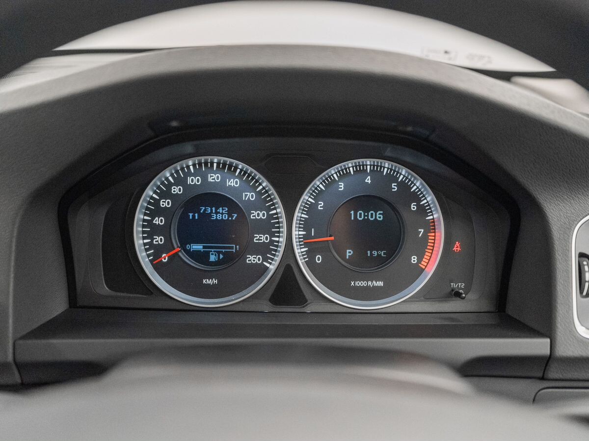 Volvo V60 2011 - фото автомобиля