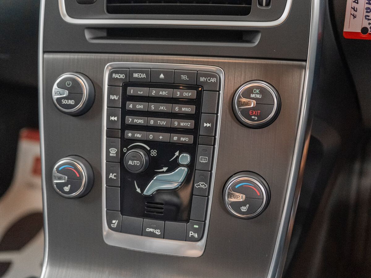 Volvo V60 2011 - фото автомобиля