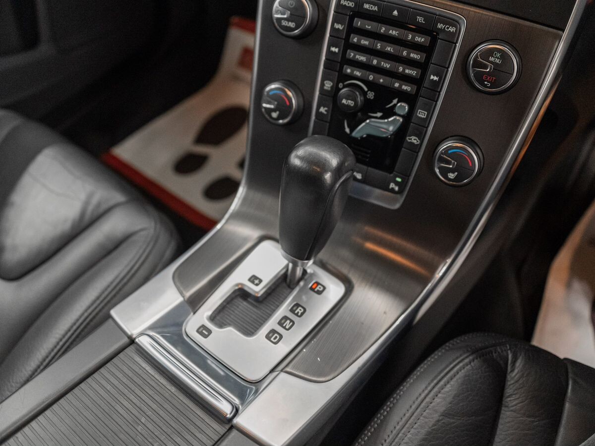 Volvo V60 2011 - фото автомобиля