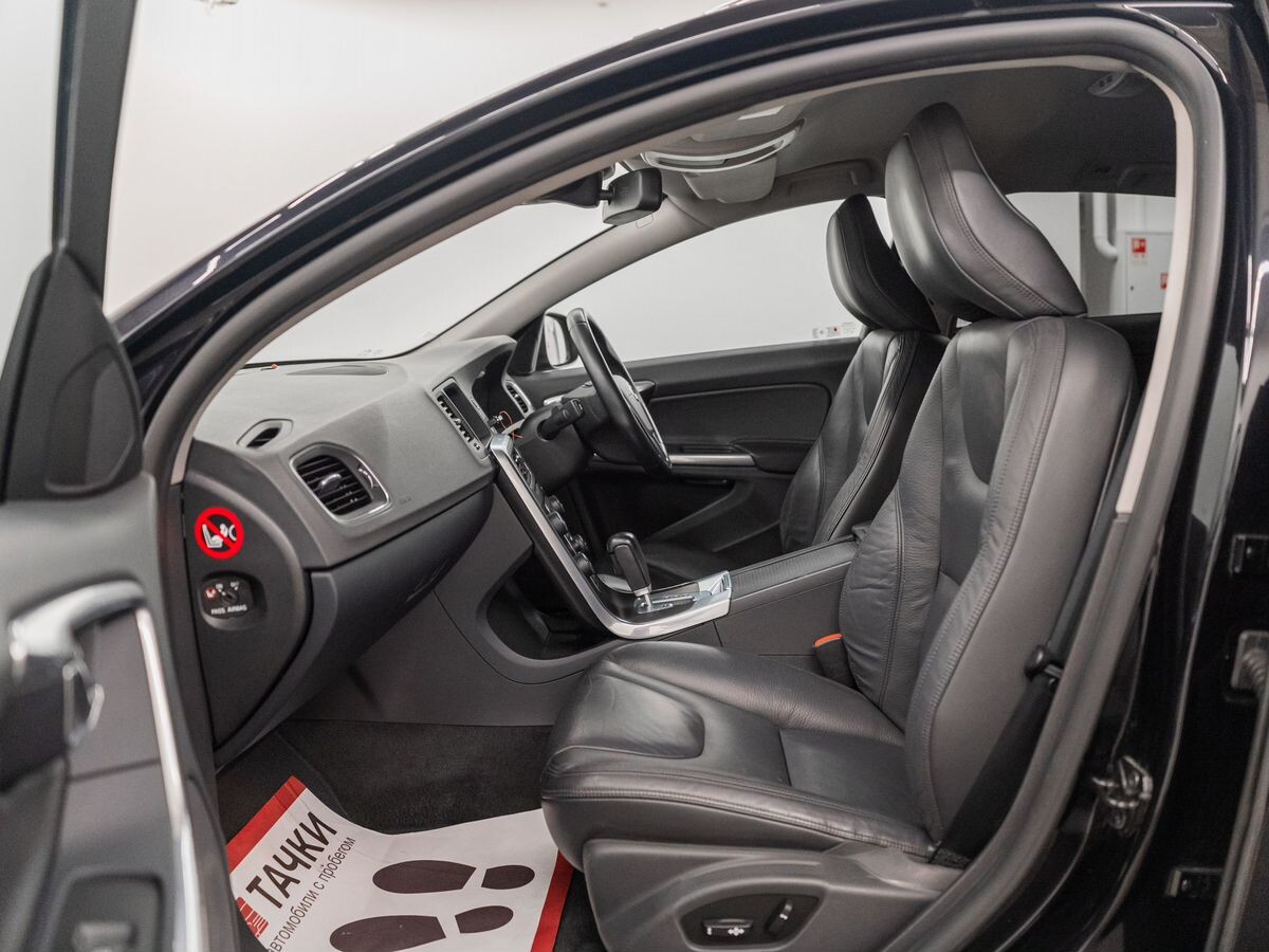 Volvo V60 2011 - фото автомобиля