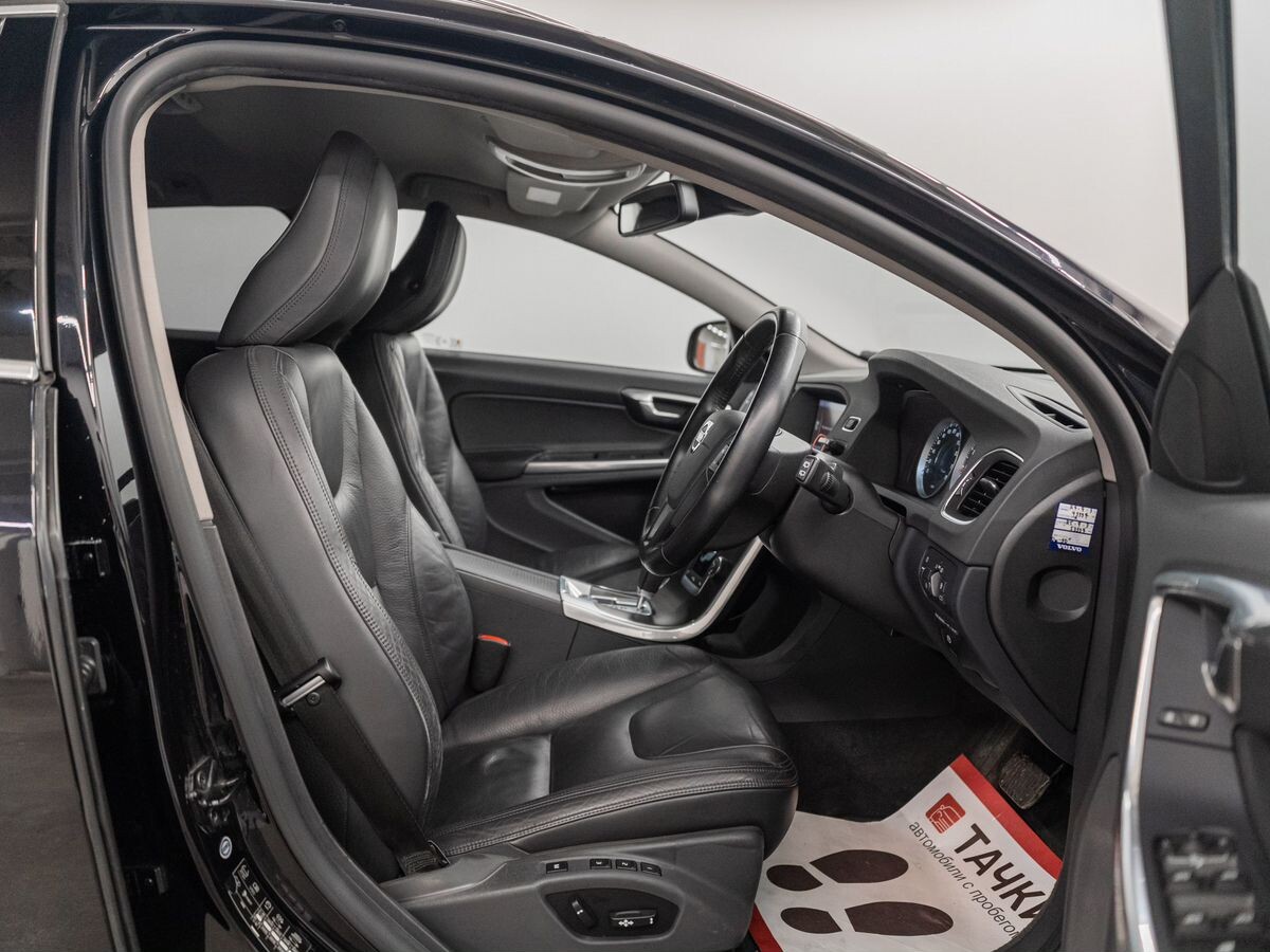 Volvo V60 2011 - фото автомобиля