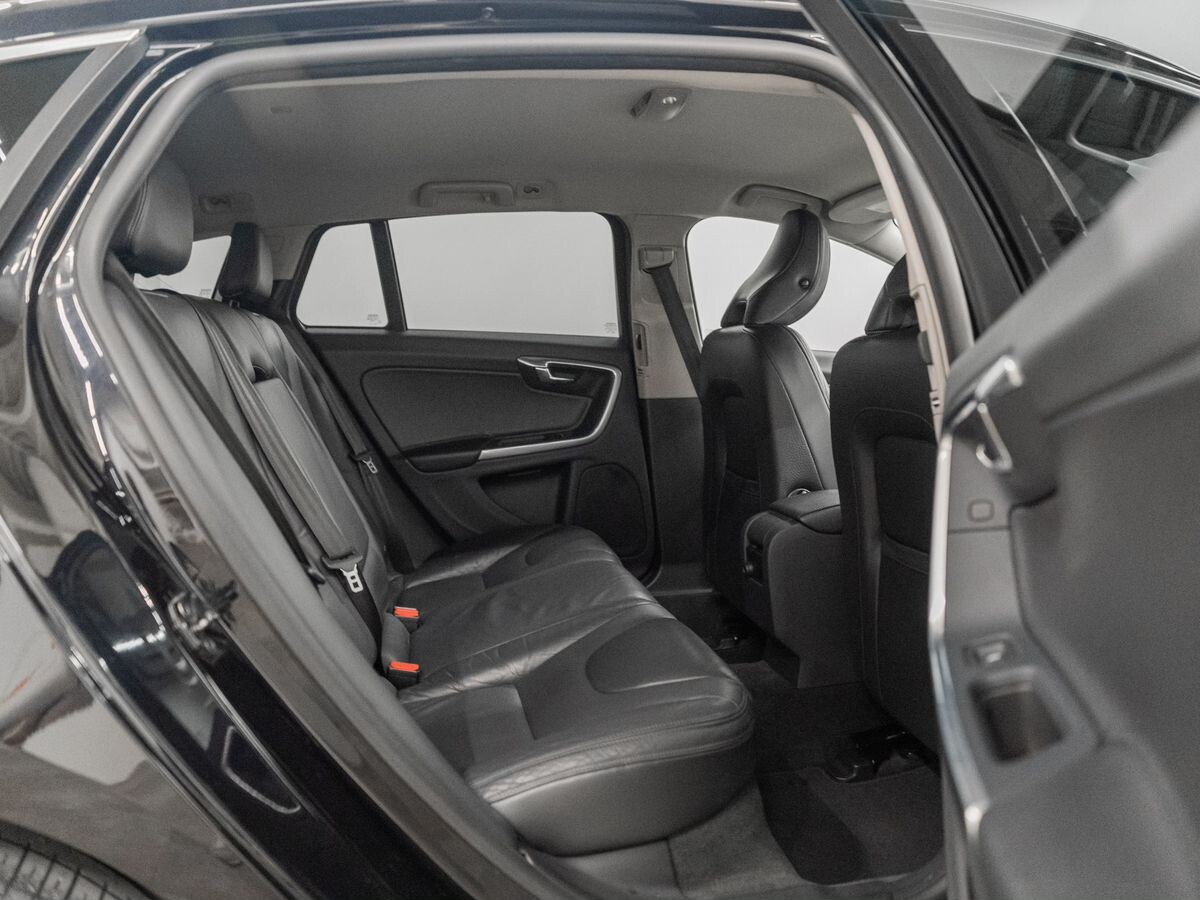 Volvo V60 2011 - фото автомобиля