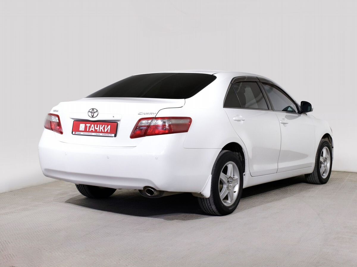 Toyota Camry 2010 - фото автомобиля