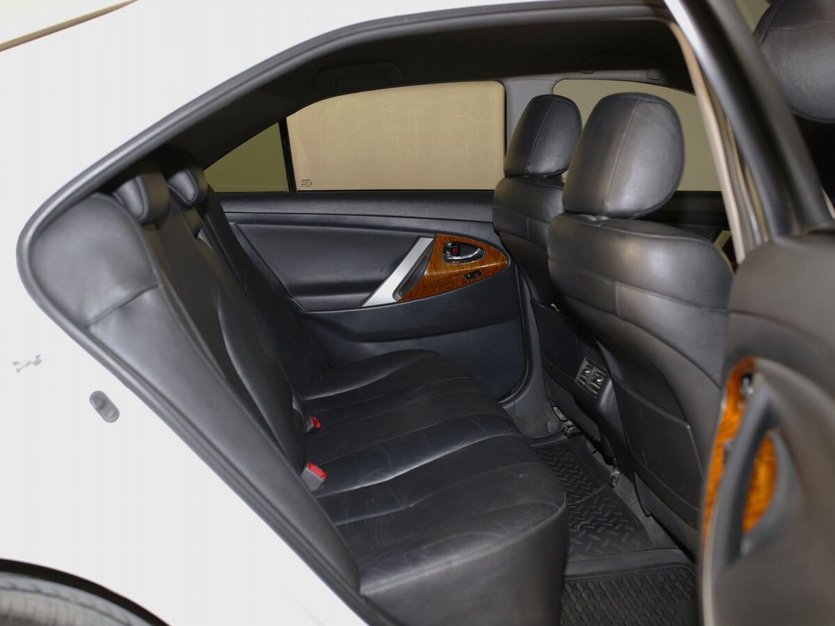 Toyota Camry 2010 - фото автомобиля