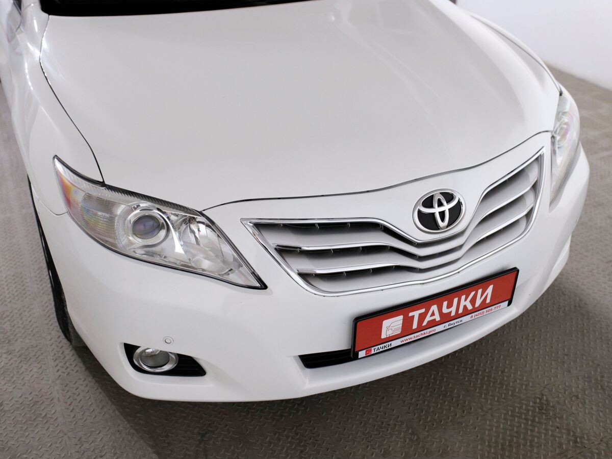 Toyota Camry 2010 - фото автомобиля