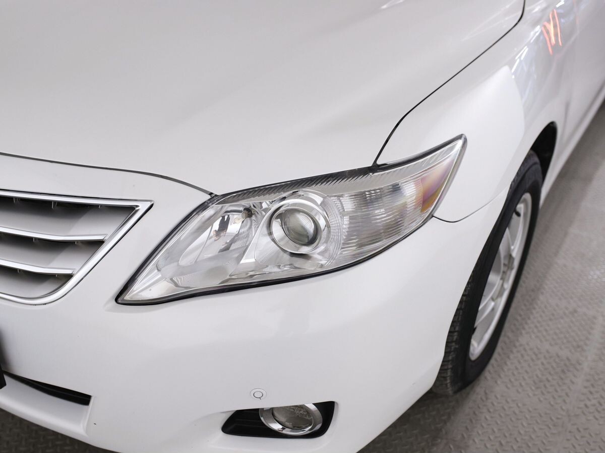 Toyota Camry 2010 - фото автомобиля