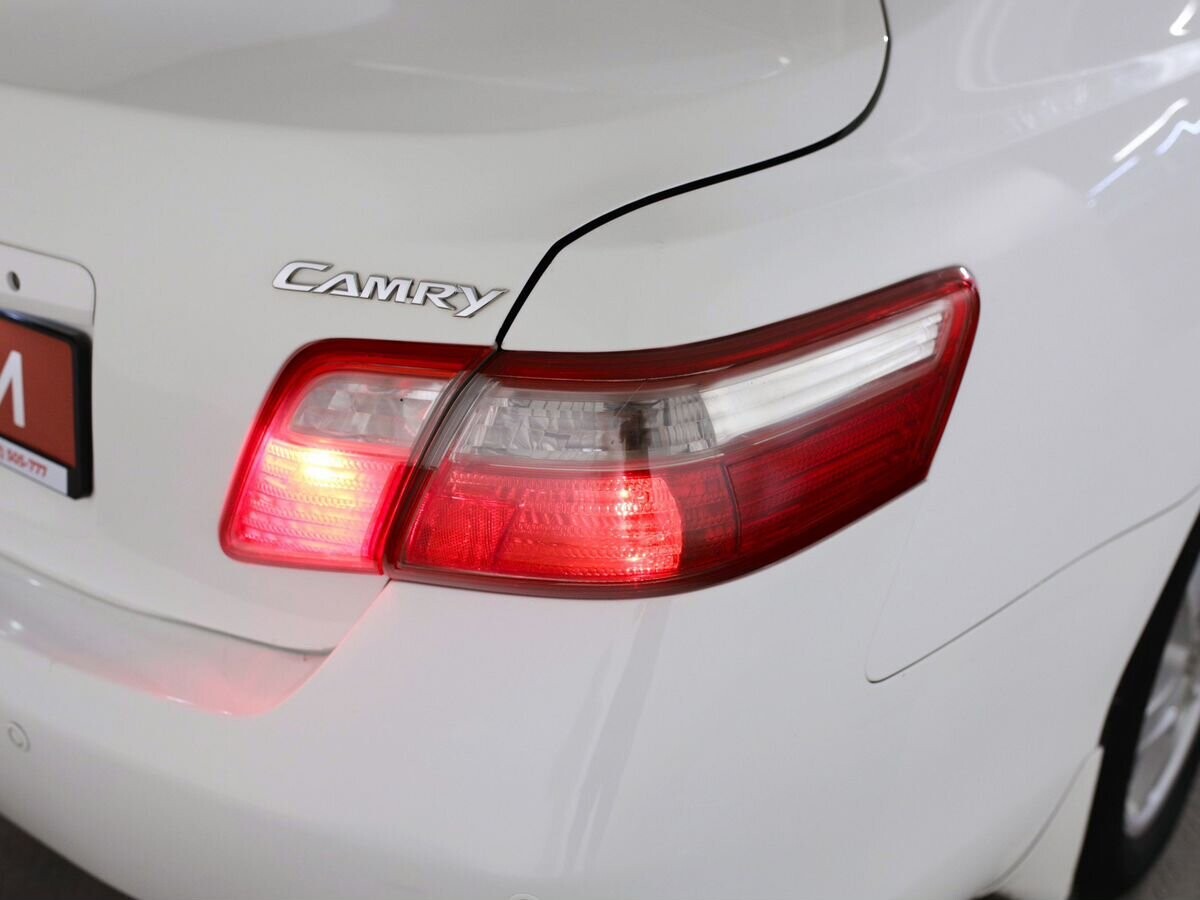 Toyota Camry 2010 - фото автомобиля