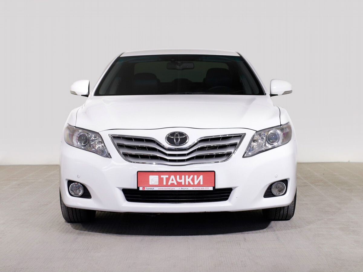 Toyota Camry 2010 - фото автомобиля