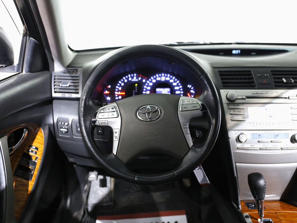 Toyota Camry 2010 - фото автомобиля