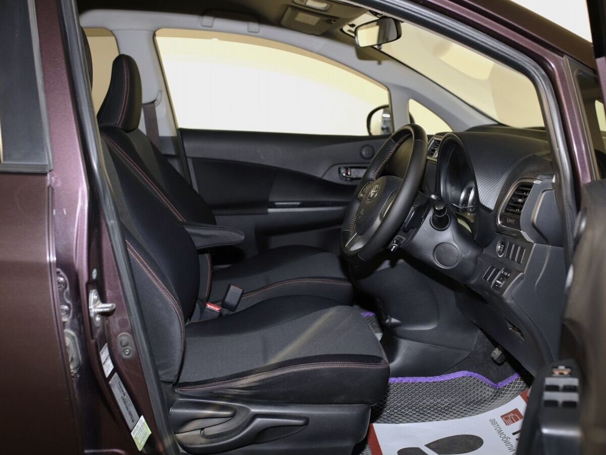 Toyota Ractis 2011 - фото автомобиля