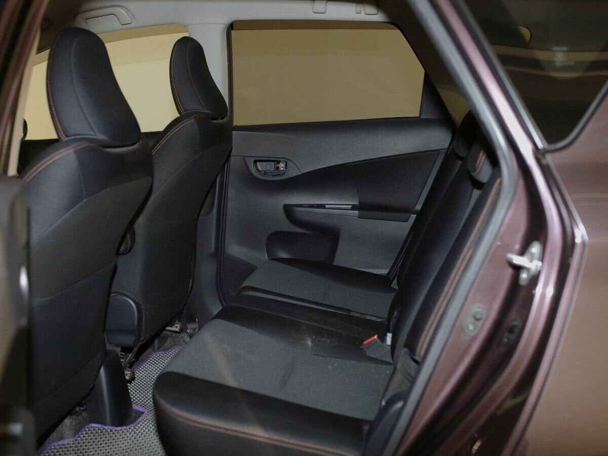 Toyota Ractis 2011 - фото автомобиля