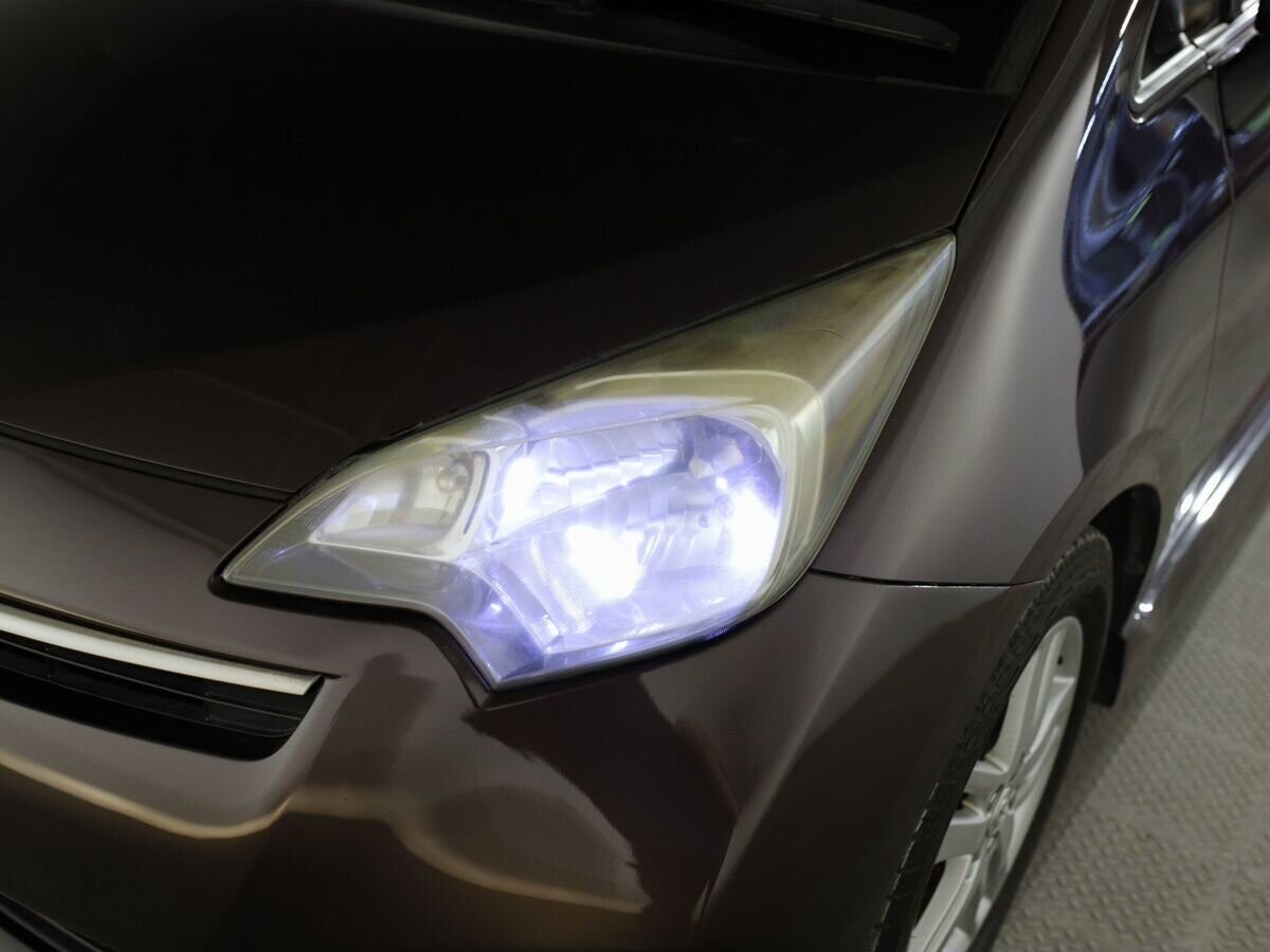 Toyota Ractis 2011 - фото автомобиля