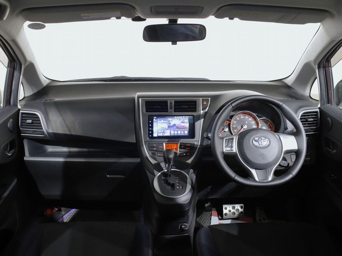 Toyota Ractis 2011 - фото автомобиля