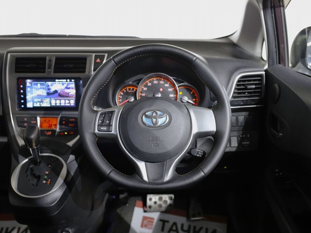 Toyota Ractis 2011 - фото автомобиля