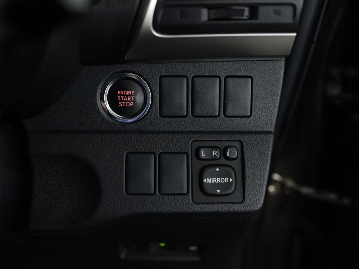 Toyota Ractis 2011 - фото автомобиля