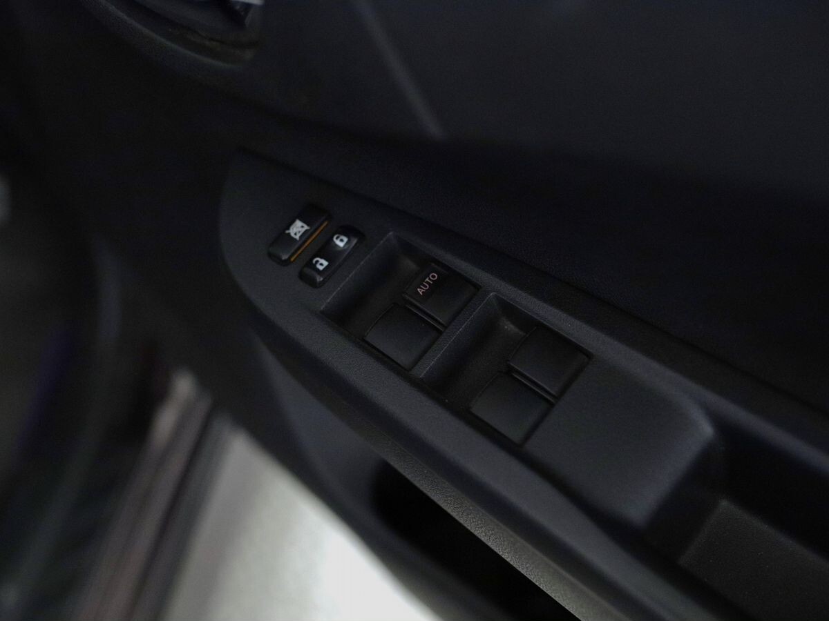 Toyota Ractis 2011 - фото автомобиля