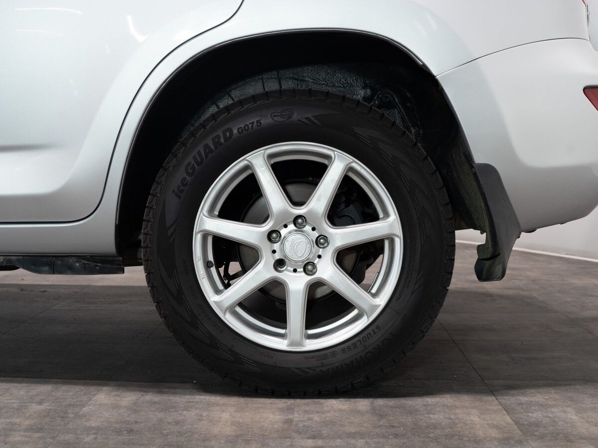 Toyota RAV4 2008 - фото автомобиля