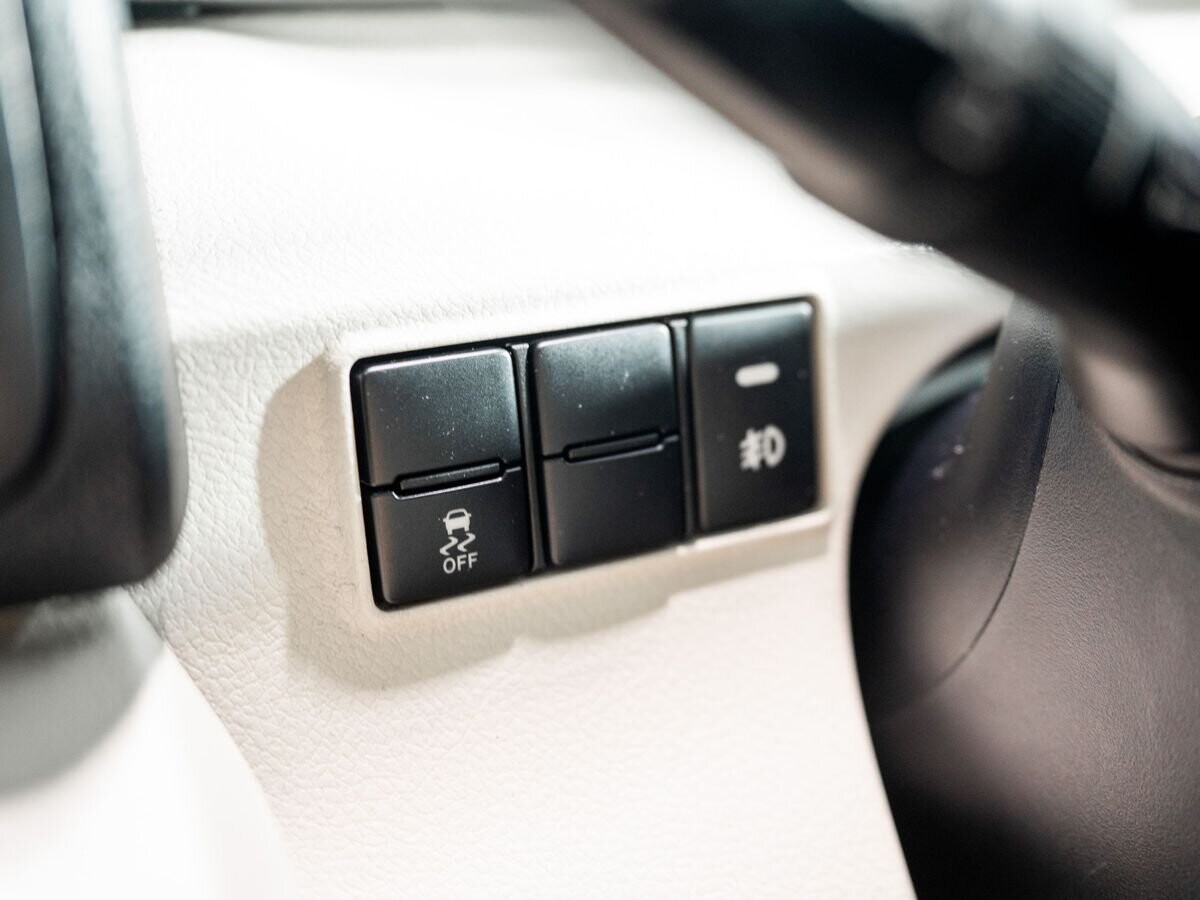 Toyota Sienta 2017 - фото автомобиля