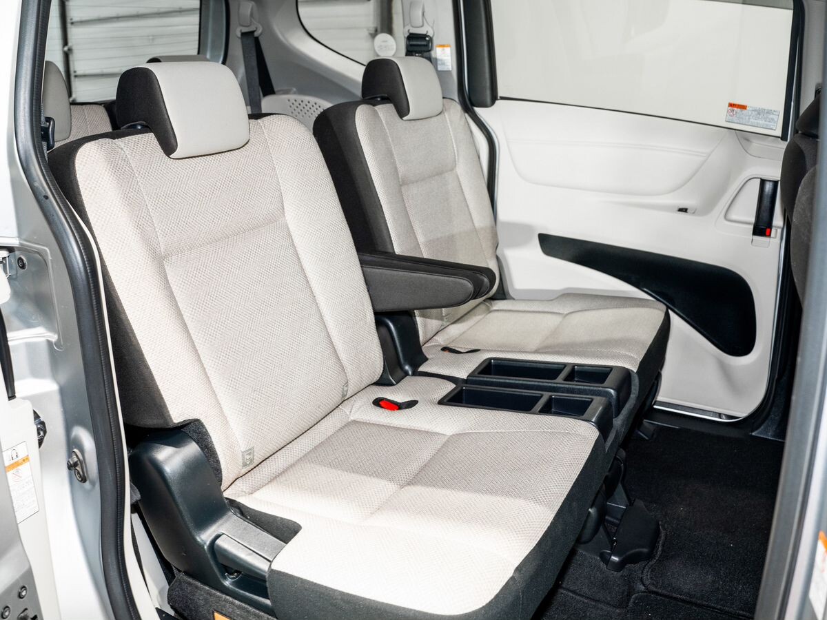 Toyota Sienta 2017 - фото автомобиля