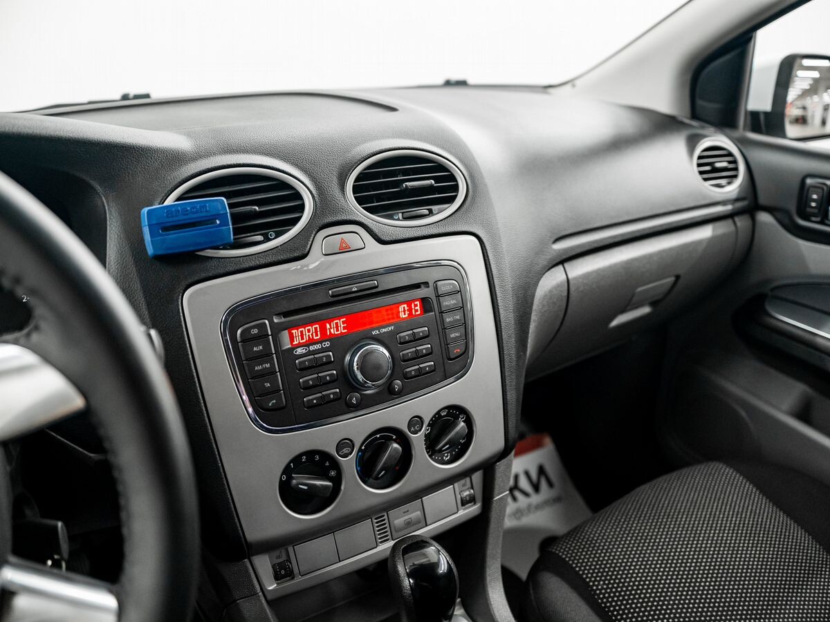 Ford Focus 2010 - фото автомобиля