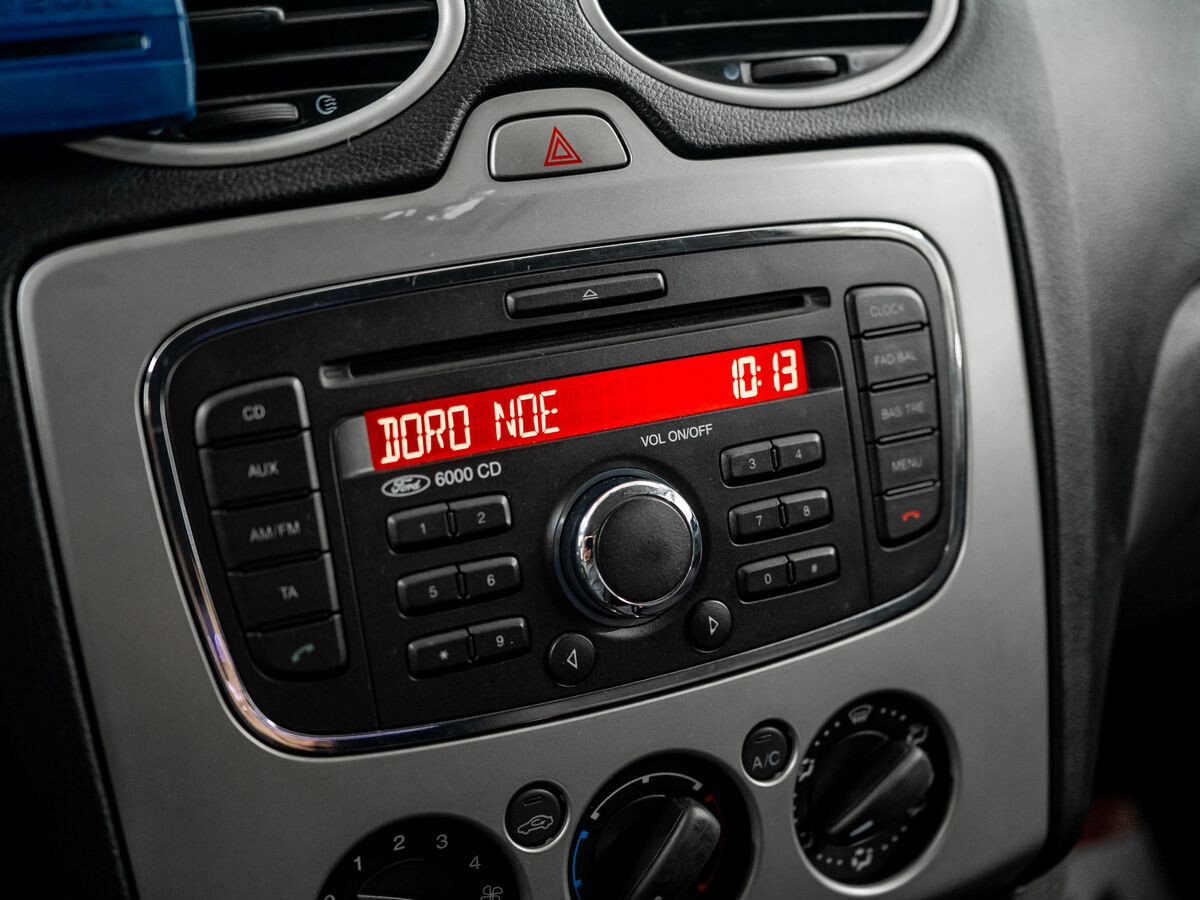 Ford Focus 2010 - фото автомобиля
