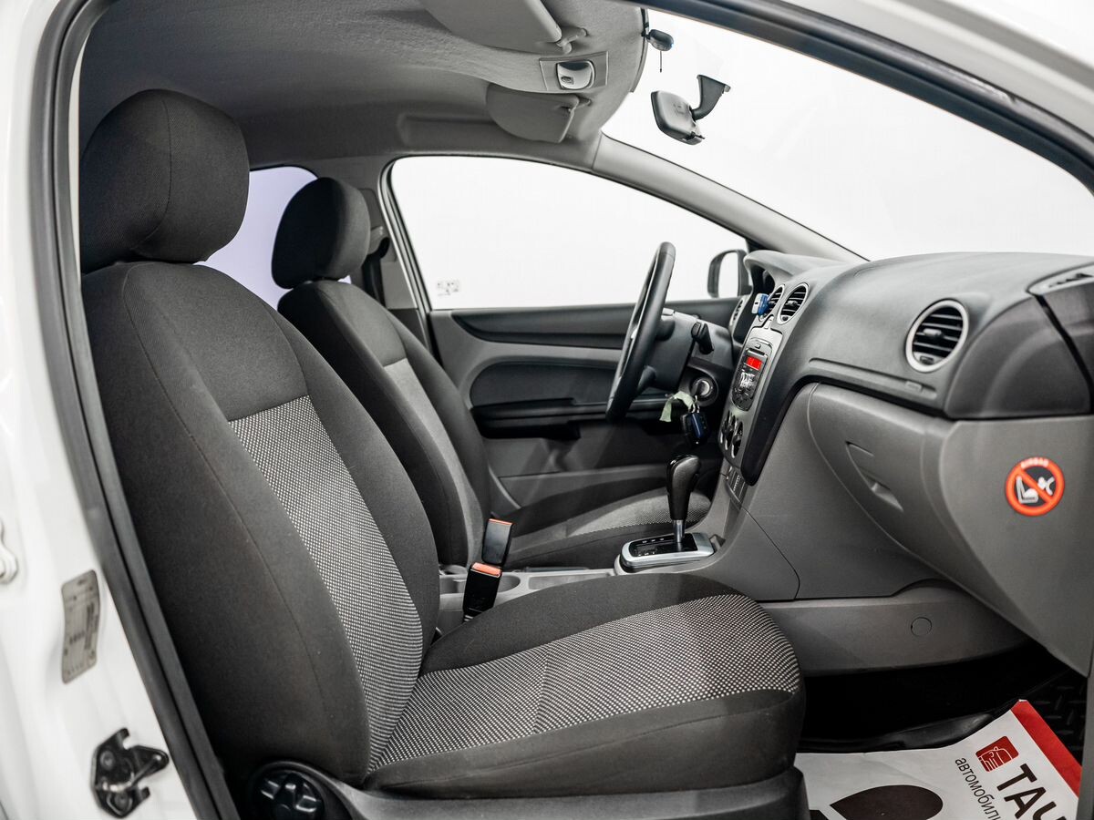 Ford Focus 2010 - фото автомобиля