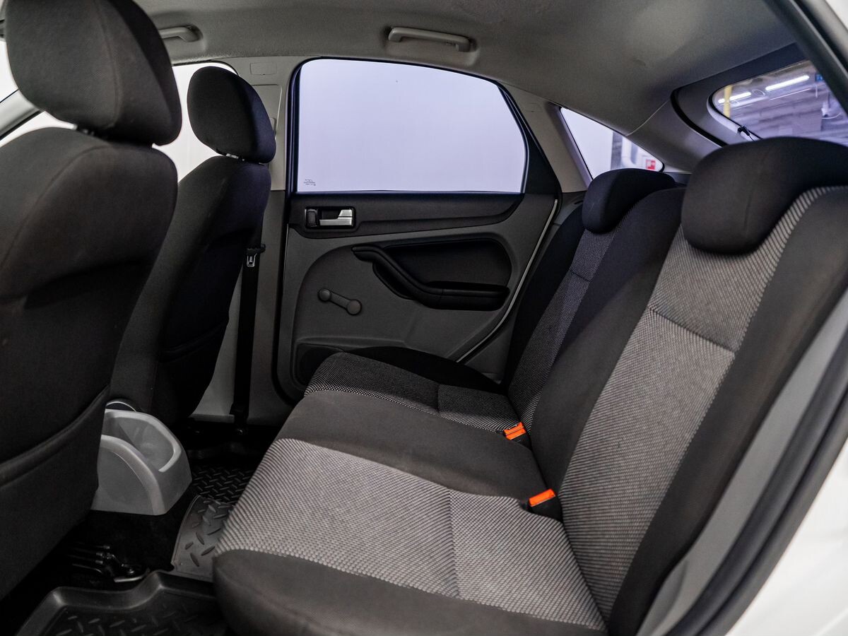 Ford Focus 2010 - фото автомобиля