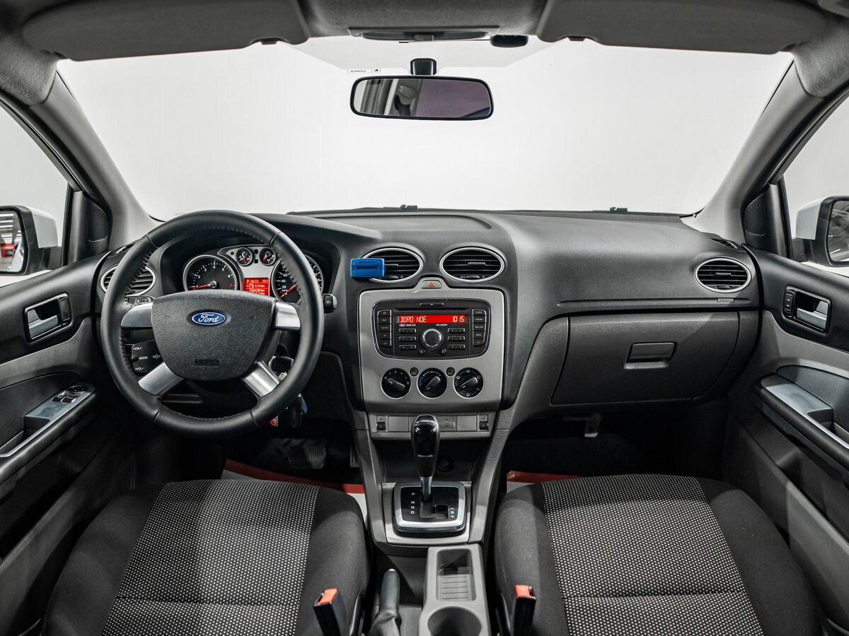 Ford Focus 2010 - фото автомобиля