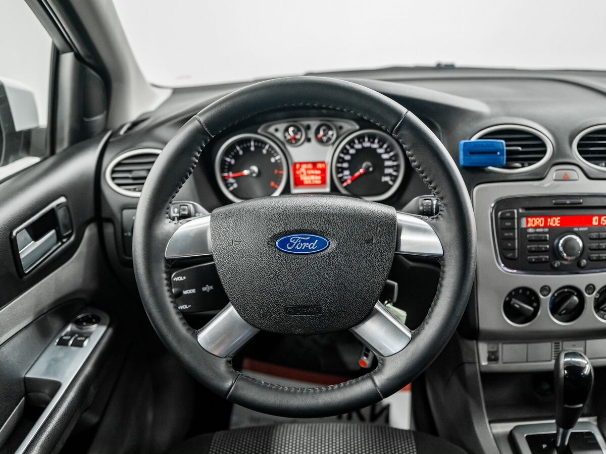 Ford Focus 2010 - фото автомобиля