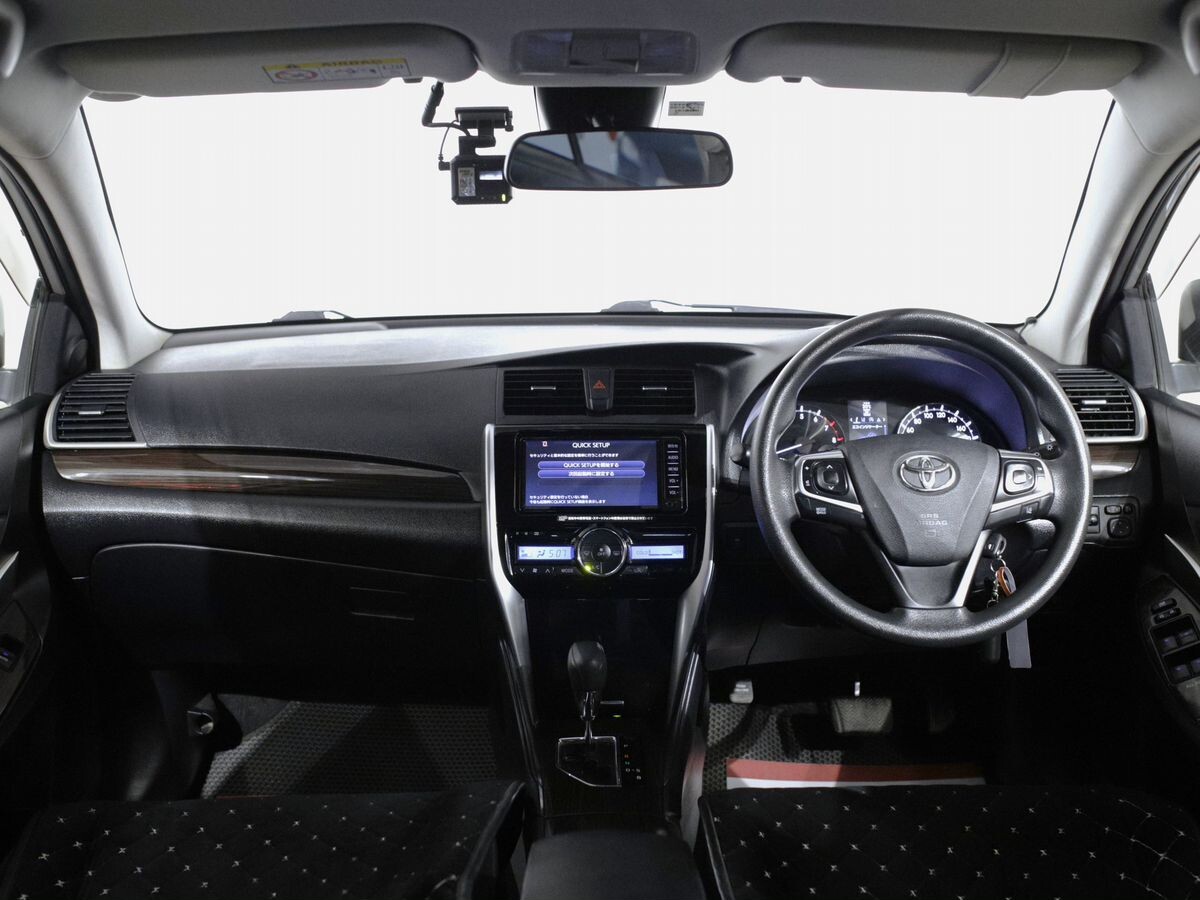 Toyota Premio 2018 - фото автомобиля