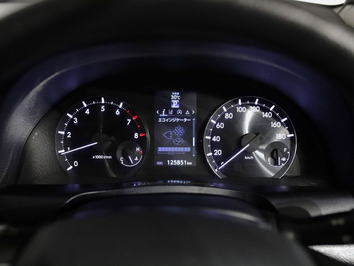 Toyota Premio 2018 - фото автомобиля